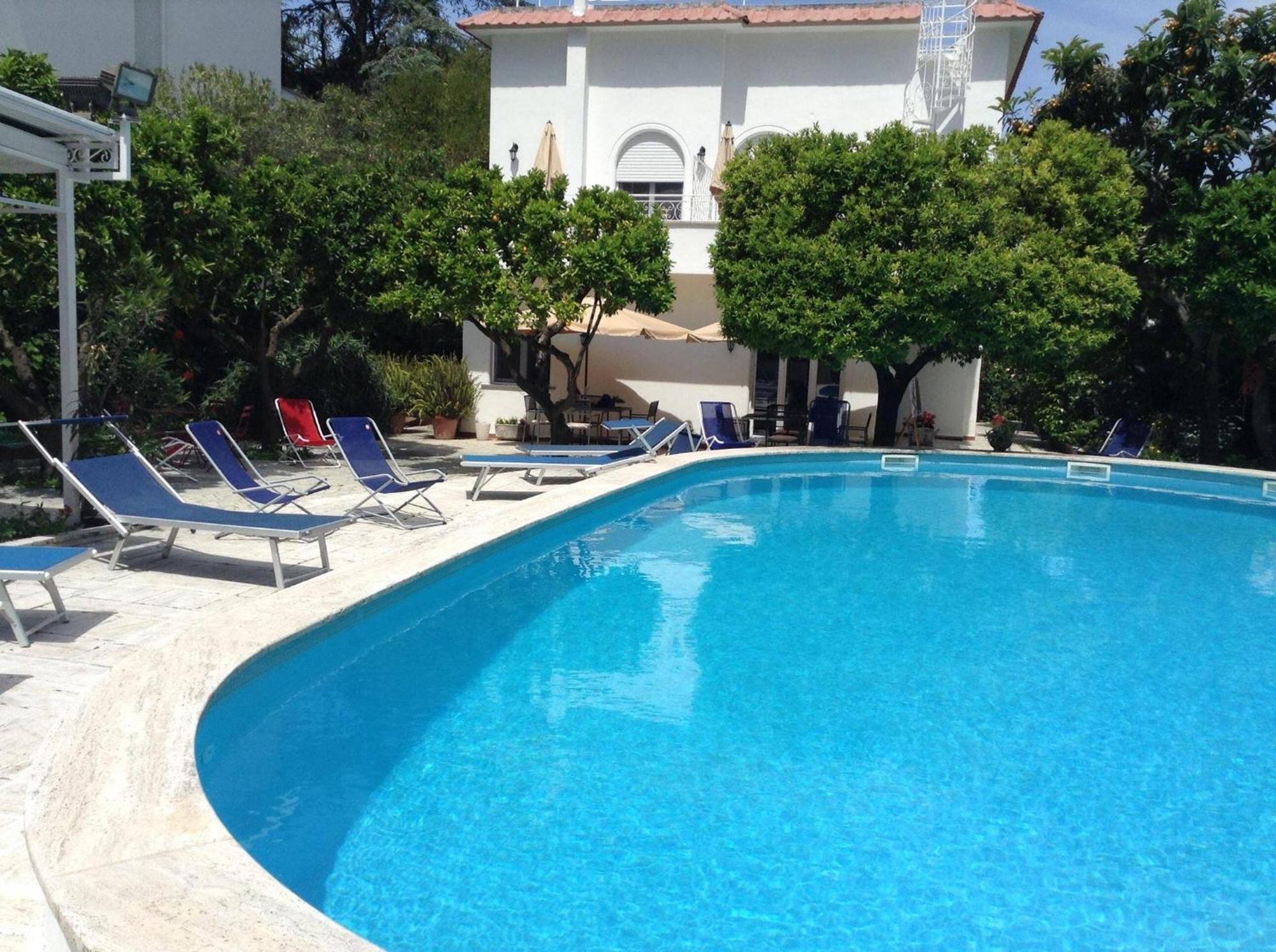 Villa Harmony Sorrento Мета Екстериор снимка
